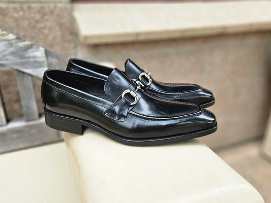Carrucci Men's Burnished Signature Buckle Loafer